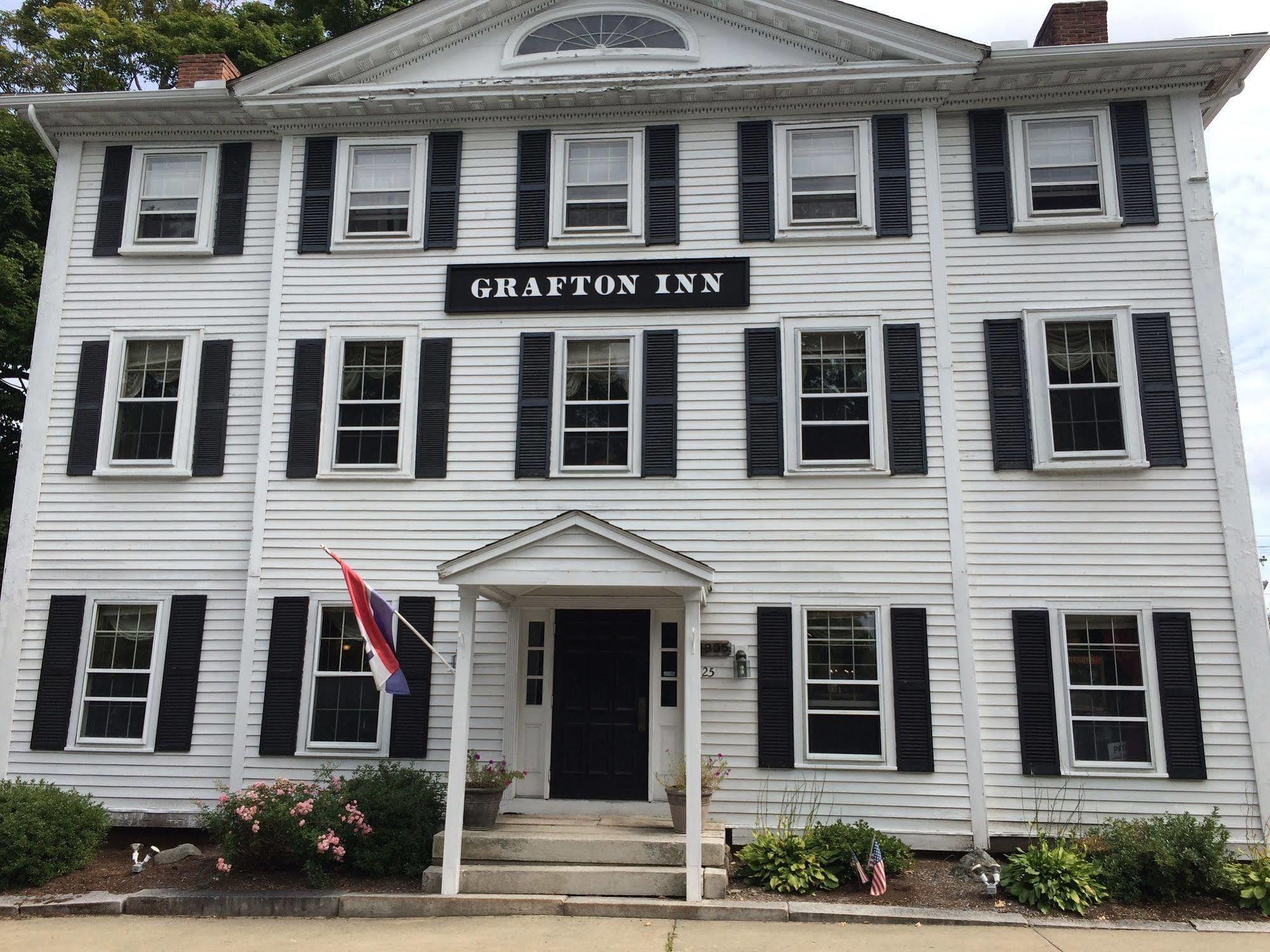Hunters Grille And Tap At The Grafton Inn Exterior foto